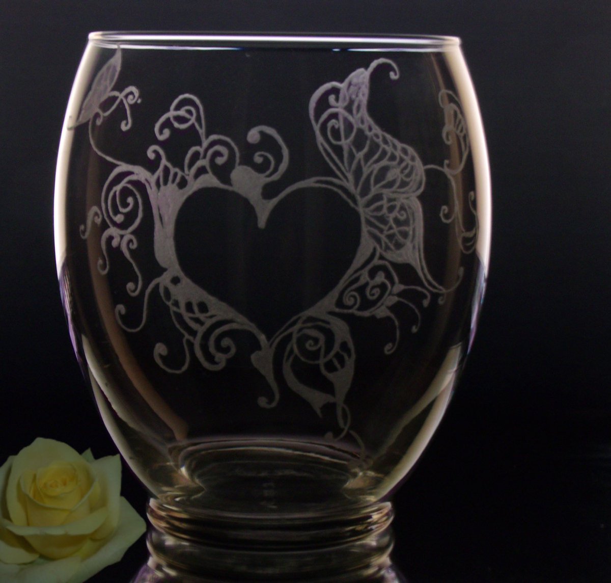 GGEngraving's tweet photo. abstract heart and butterfly hand engraved vase https://t.co/7ncqxPMF3D #Etsy #AbstractVase https://t.co/nSd1GUMBss