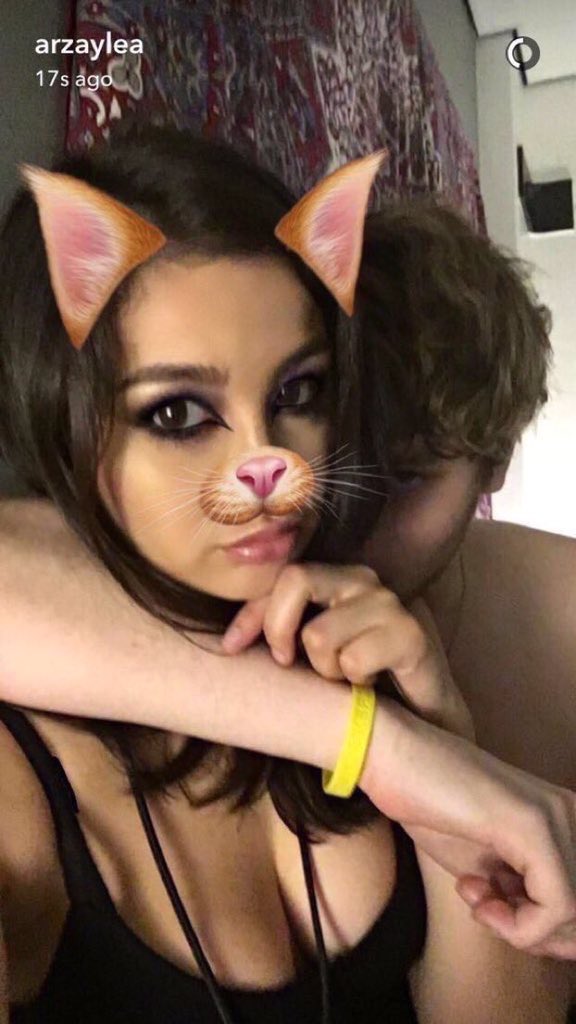 arzayigcomments's tweet photo. She deleted this seconds after she posted it. I'm quite sick of her .. https://t.co/T5N9lH4LUE
