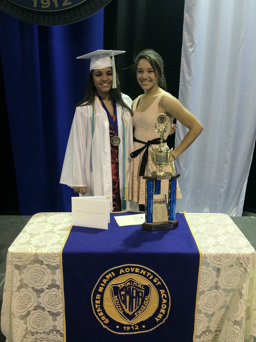 domi_nique's tweet image. Had to do it for the sis! I love you so much and im so proud of you!! Started from the bottom! #class16