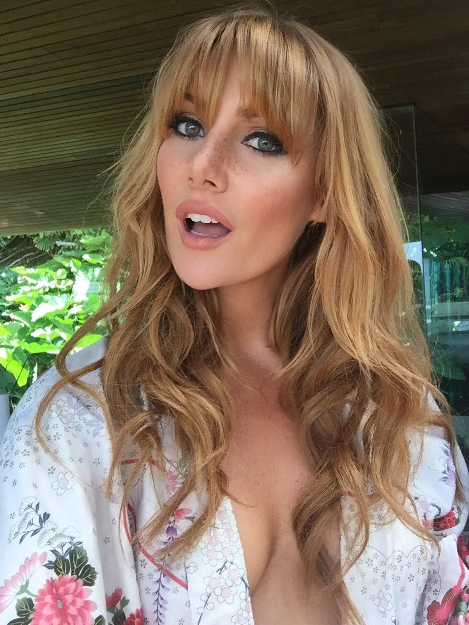 2 pic. My absolute favorite place to shoot..a few bts from my shoot the other day at the Sheats Goldstein house 🔥 new bangs https://t.co/1yLTkzi1oa