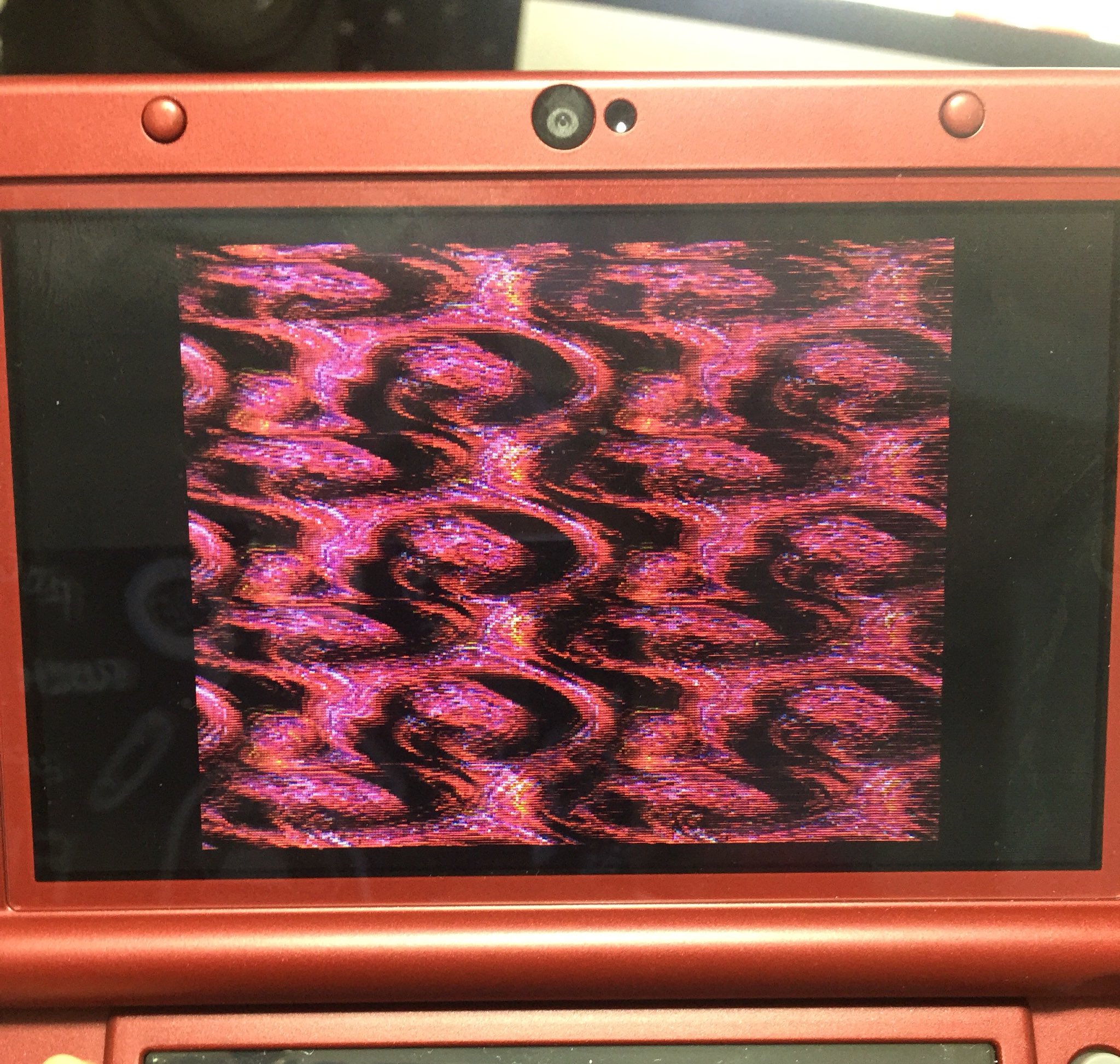 Zaq Mother2をやっていたら ラスボス 戦の背景エフェクトが母胎の胎児の横顔であることを大人になってから気付いた 昔は うへぇウニョウニョ動いて気持ち悪い背景ぎゃー とただ泣いていたが ギーグの顔のトリックアートだった