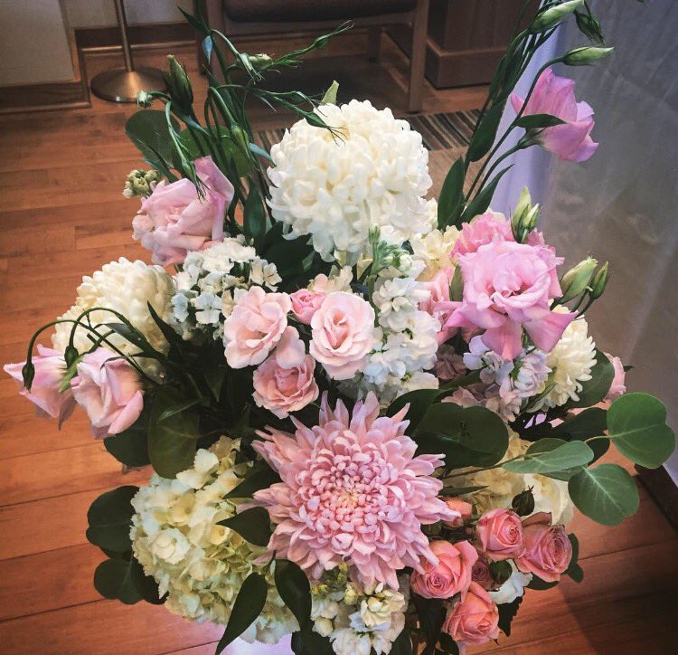 petalandbean's tweet photo. Happy wedding day to Kolleen &amp; Daniel! #florist #flowers #wedding #breckenridge Planner: @gobelladesign https://t.co/qKrH2wejdr