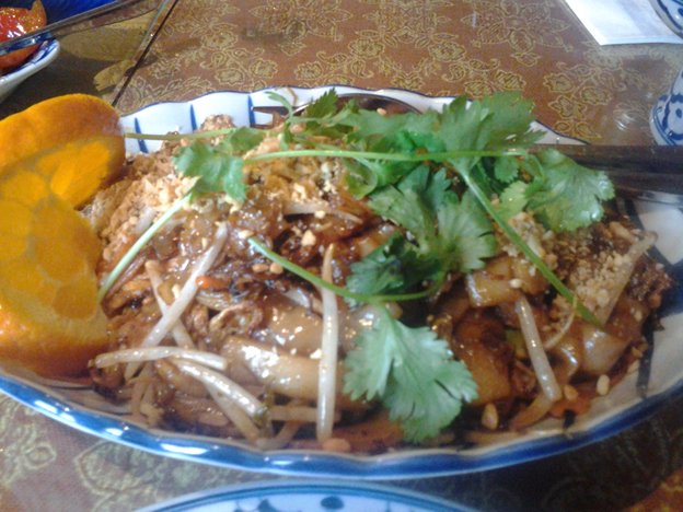 chrislui01's tweet photo. The main courses at #Syphay #yegdt are here! Pad Siew (#noodles) and Pad Paa Phit (#fish)! #yegfood! https://t.co/cKzljAiEfN