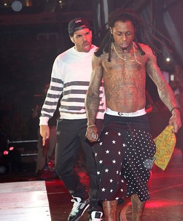 Lil Wayne ripped this new remix of Drake's "Hype" trib.al/LiJbvoF