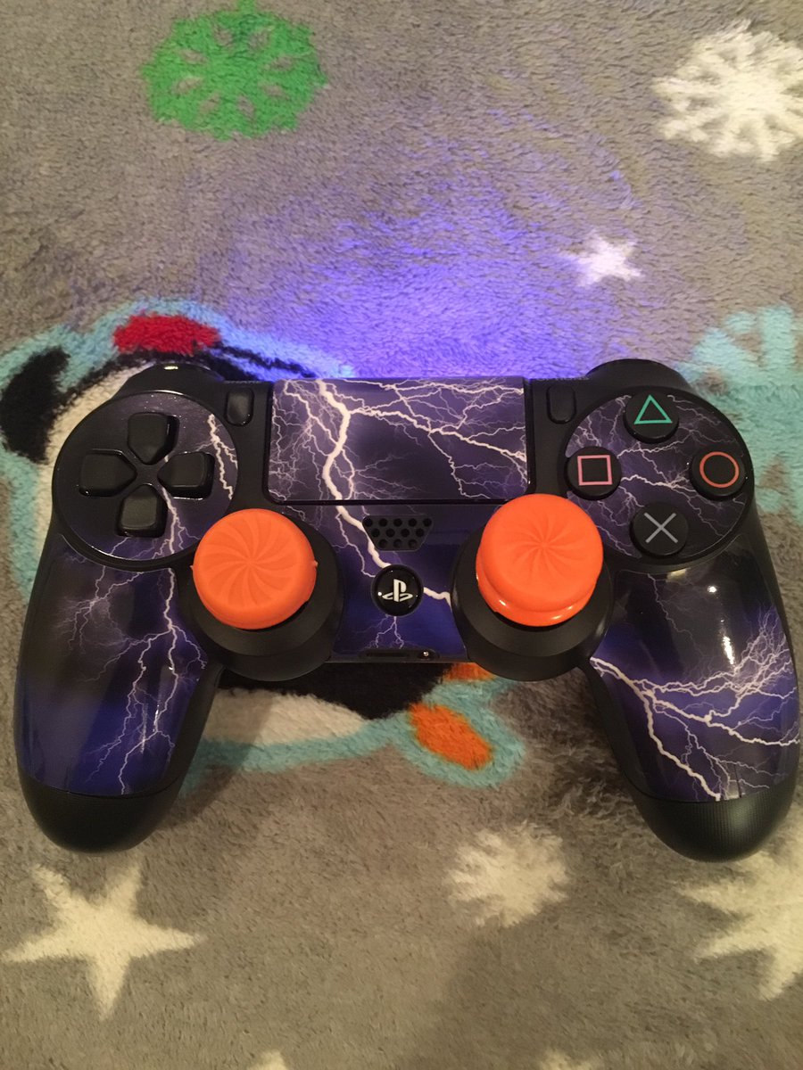 PackAPuncherYT's tweet photo. New controller is looking sick 🔥 #ThanksFor2K https://t.co/OCbVuBEIJn