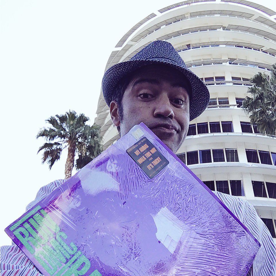 Successful #cratedigging today at <a href="/WaxRecordFair/">Wax Record Fair</a>. My last score was this superfine copy of #RUNDMC's "Raising Hell!"