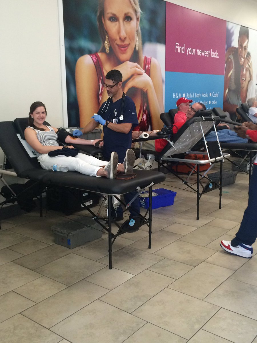 GeorgiaCRNA's tweet photo. @april_culler &amp; @slldt1 volunteering and donating at GANAs #RedCross blood drive. So dedicated! #AANA #CRNA #SRNA https://t.co/ypI62wEN1j