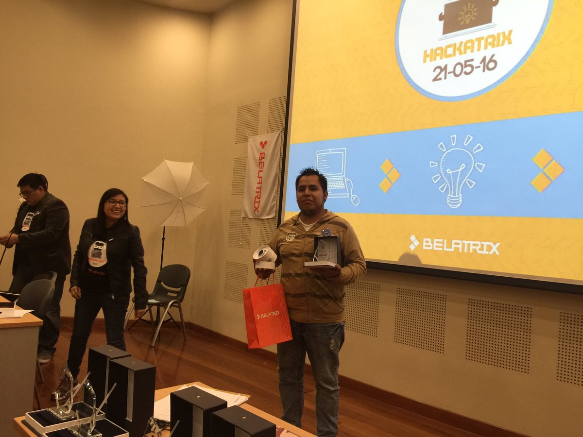 segucode's tweet photo. Premio al personaje destacado :) #hackatrix2016 #desvelopers https://t.co/gpzE7wPsLh