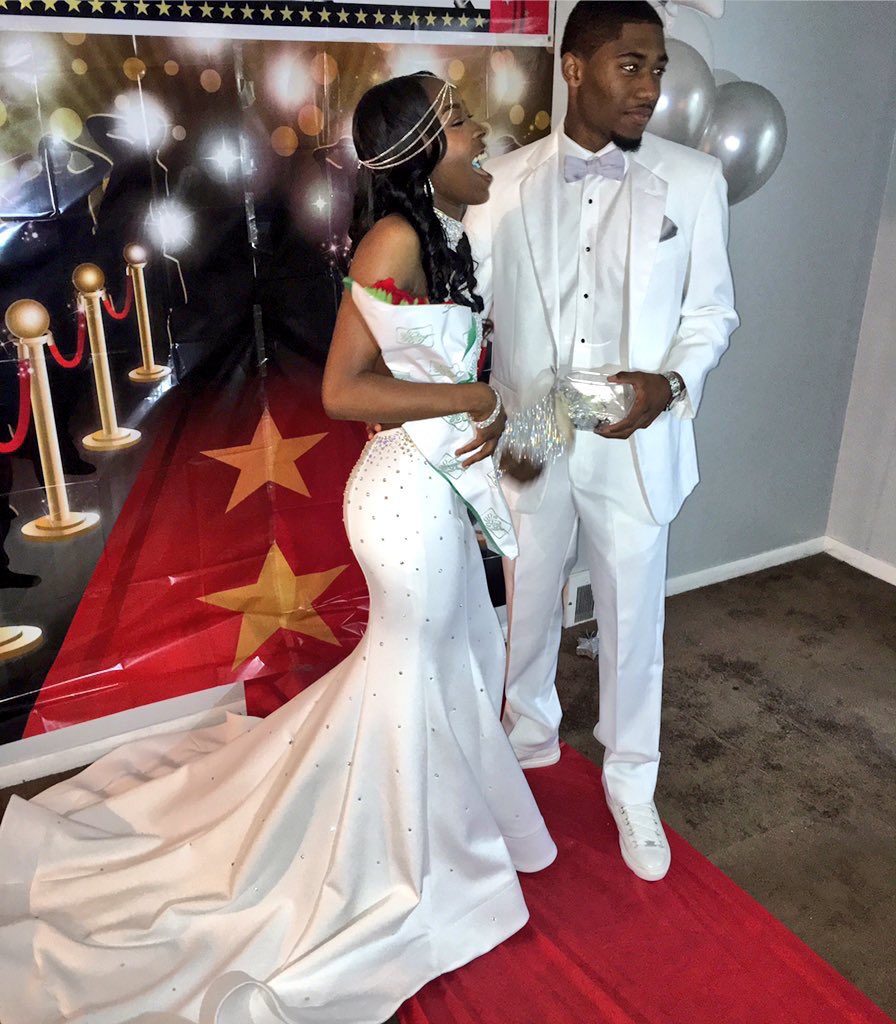 Michigan_Prom's tweet image. Bradford Academy #prom2k16