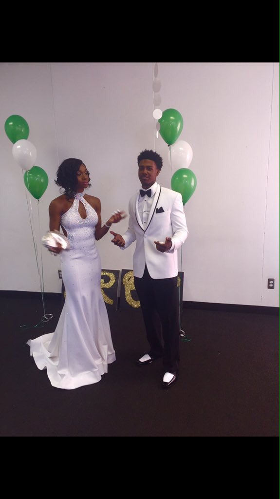 Michigan_Prom's tweet image. Groves High School #prom2k16