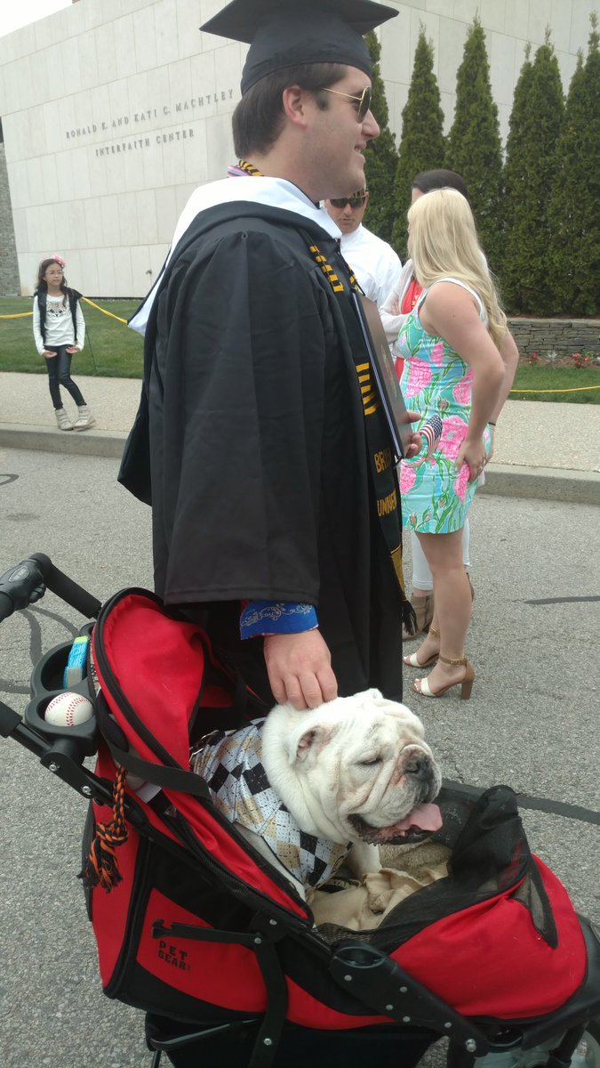 BryantTuppy's tweet photo. Can't go without getting a pic with Tuppy! #bryantgrad2016 https://t.co/zxsszoOUOD