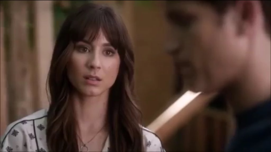 NewGirlThings_'s tweet photo. Spencer's face when Toby called her 'Spence' is the cutest thing ever
#Spoby https://t.co/OayJ8gByIb