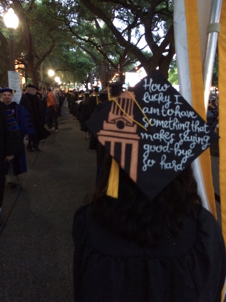 kdanielrobbins's tweet image. #UTgrad in a cap.