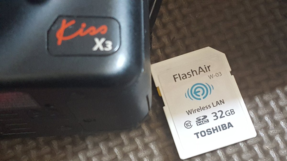 A330neo's tweet photo. 知恵袋で『CanonのEOS kissX3にFlashAirは使えるでしょうか？教えてください』との質問があったので実験してみました。問題なく作動しました。 https://t.co/hVhPIo7C5G