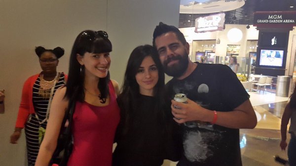 CCabelloNews's tweet photo. Camila with fans (via @iMJulianM6) https://t.co/NbGMYrGVTC
