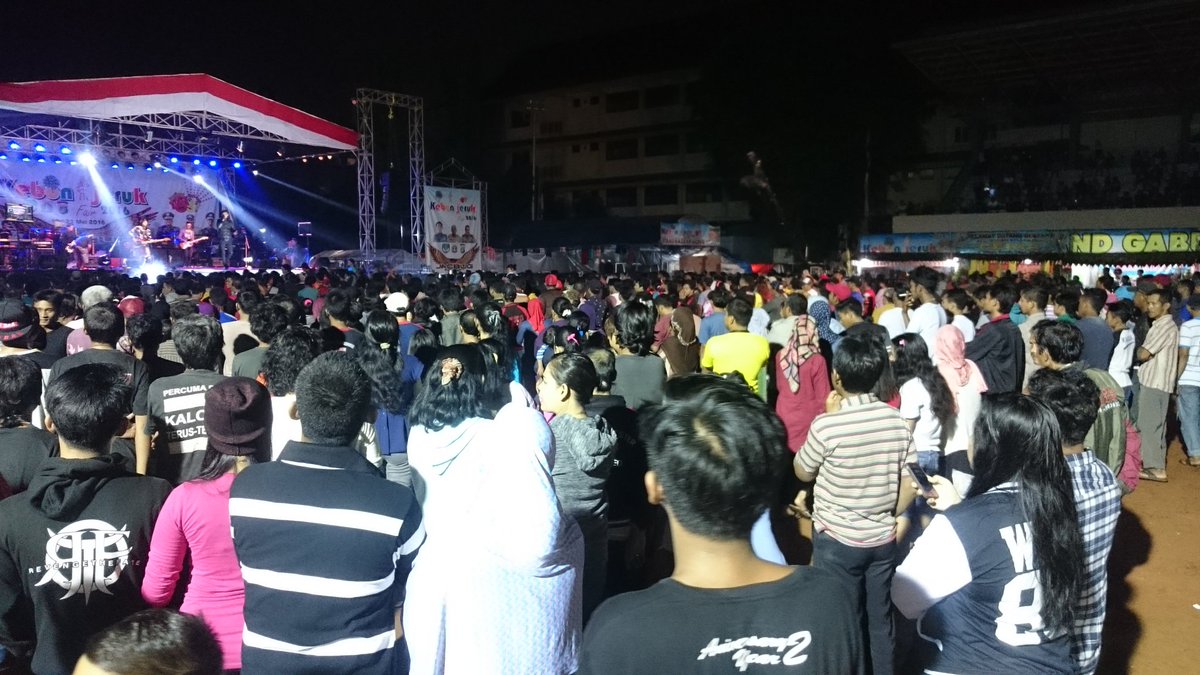 KecKebonJeruk's tweet photo. Kemeriahan penutupan acara Kebon Jeruk Fair pada 21/05/2016.. https://t.co/8ncf7PvdY3