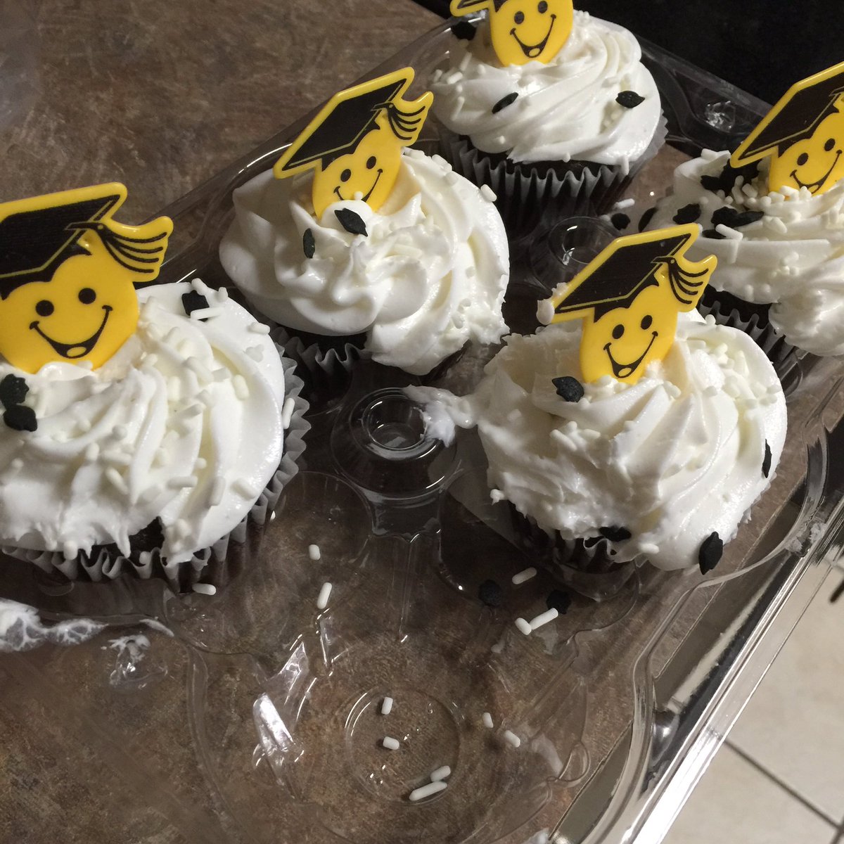 OGtimber's tweet photo. da fuk!? who stole one of my grad cupcakes?! i go outside for 2minutes to pee, and some mofo made off wit 1 #grrr 🐾😡 https://t.co/0yBoYpe2eA