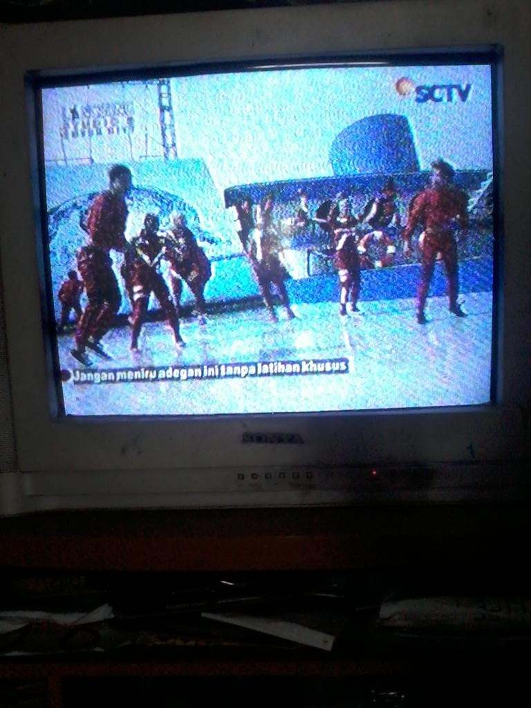 IndrianiRuri's tweet photo. @TheDanceIcon2_ siang siang ini, enaknya nonton @TheDanceIcon2_ yg keren., semangat srigatif, dan SEC @SCTV_ https://t.co/fzbmQR1SLm