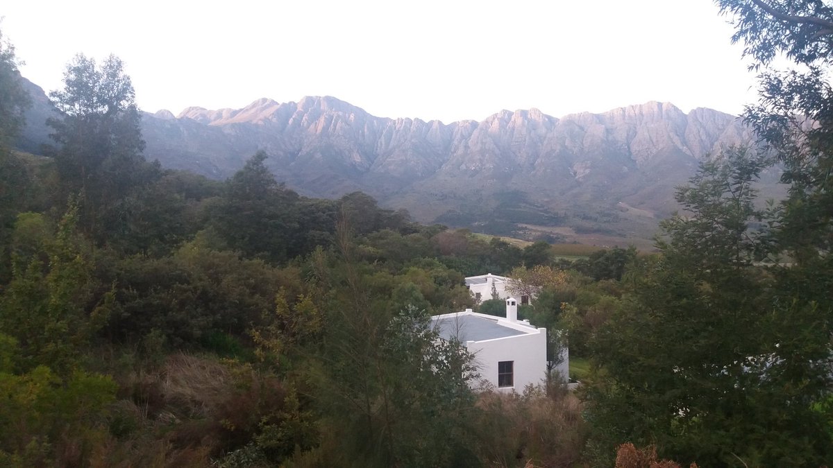 CliffordRobots's tweet photo. Disvovered superb hidden nooks of #Tulbagh this weekend. Sunset last night accompanied by @SumsareWines #lovebrandy https://t.co/wZFc4Vc9mt