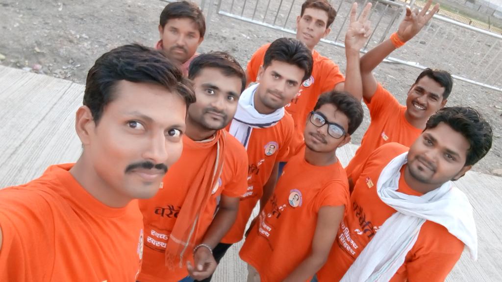 kudevendrasingh's tweet photo. Feeling blessed that we get a chance to serve public and help police in #Simhasth2016 under the banner of chareveti. https://t.co/X6BgPq4eMQ