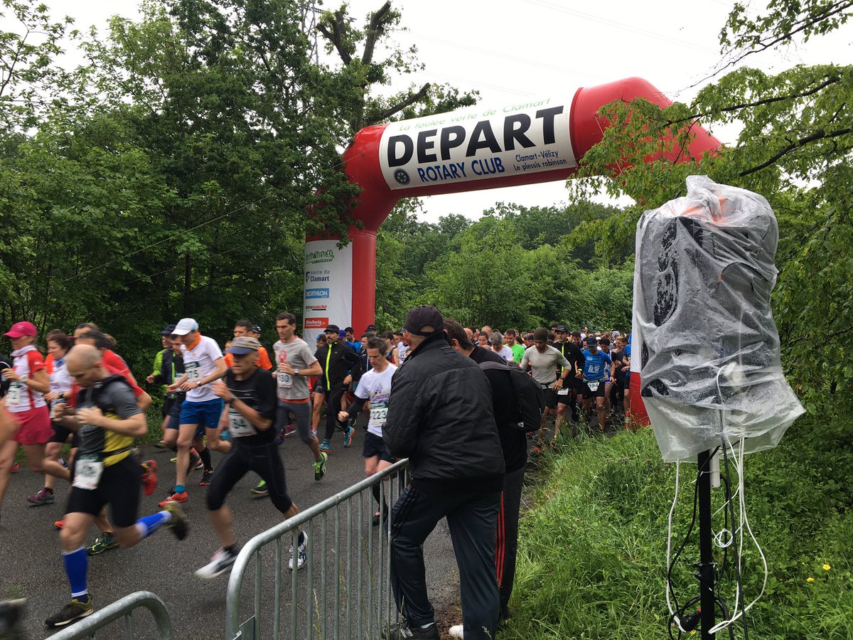 sonplusevent's tweet photo. Par tout les temps, présent a la foulée verte de Clamart #clamart #Paris2024 #dimanchesouslapluie https://t.co/npwbvFhU26