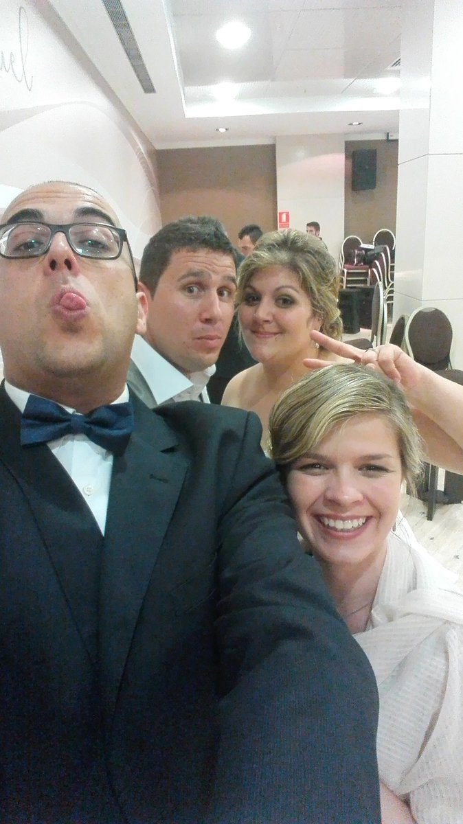 Gracias por dejarnos compartir este momento con vosotros. 😀😀
Brindo porq sea el comienzo de 1 #pacotour maravilloso