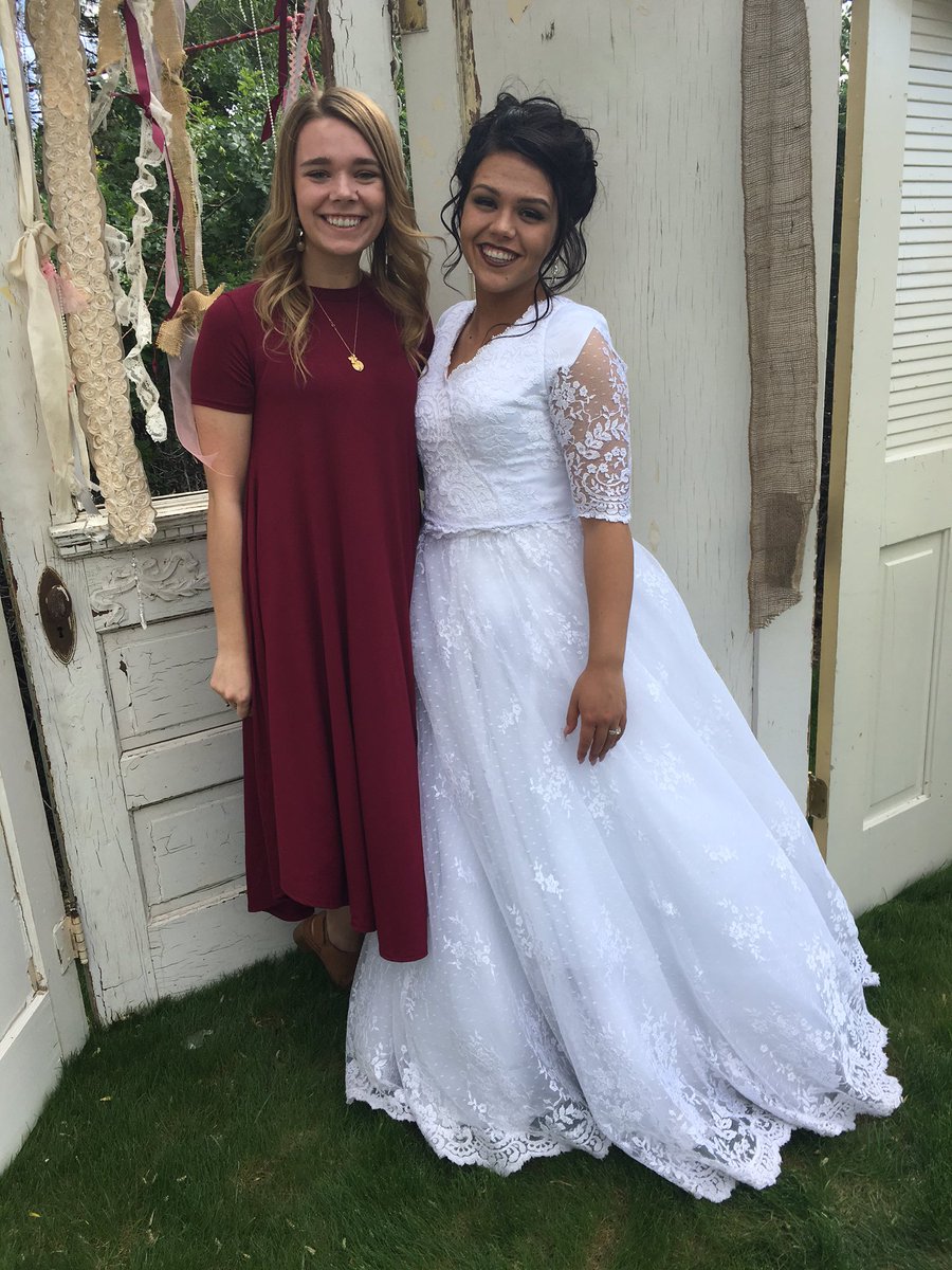 stephbabe1414's tweet photo. 3 yrs. ago today we were dissecting a frog. 1 yr. ago today we were at senior ball. &amp; today Shelb got married! https://t.co/nPclgSMclw