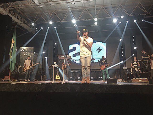 ministeriodafe_'s tweet photo. Agora com a palavra Pr. @johnfaraj @220church #220Experience #MuitasTribosUmaNacao https://t.co/1H6xoOsduG