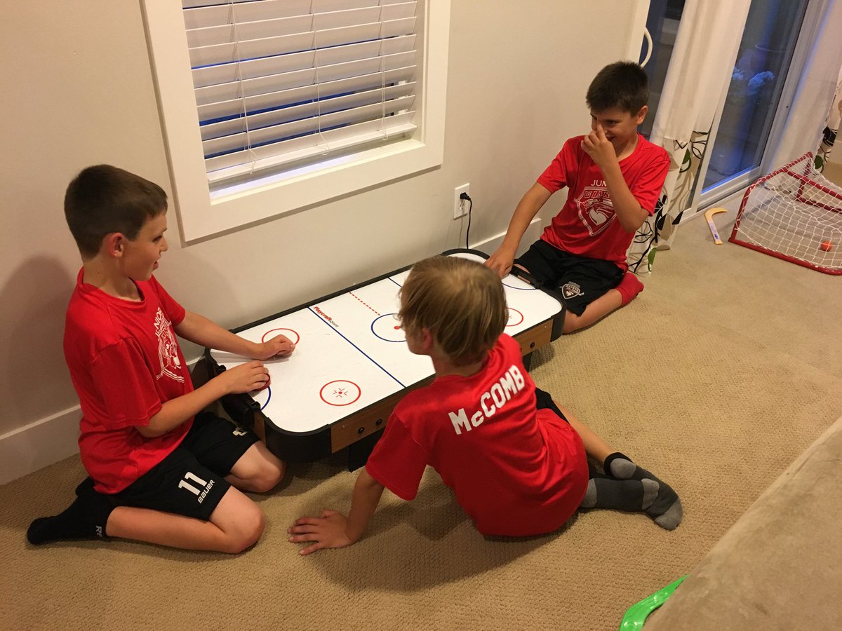 2006VanJrGiants's tweet photo. Never ends! #airhockey #06JrGiants https://t.co/cNrILPKxaP