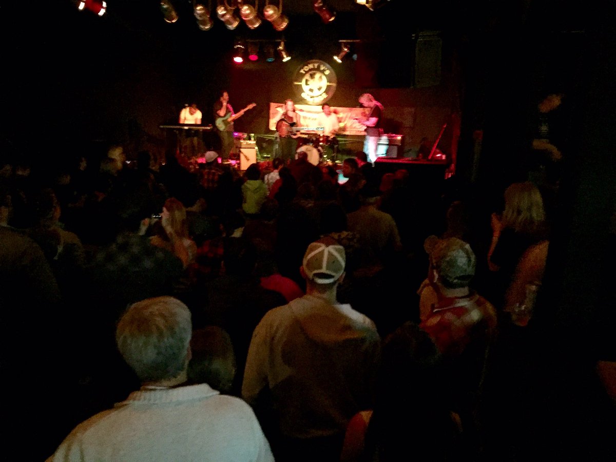 thestereowire's tweet photo. Tony's is PACKED for #Tellers! Where you at? #FVMF16 https://t.co/0vFtGQm82C