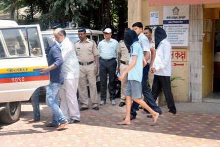 mid_day's tweet photo. Eight #Mumbai University staff held for engineering exam paper leak https://t.co/oxSCqCSbqM #examracket #Crime #news https://t.co/pFAKzf7bAc