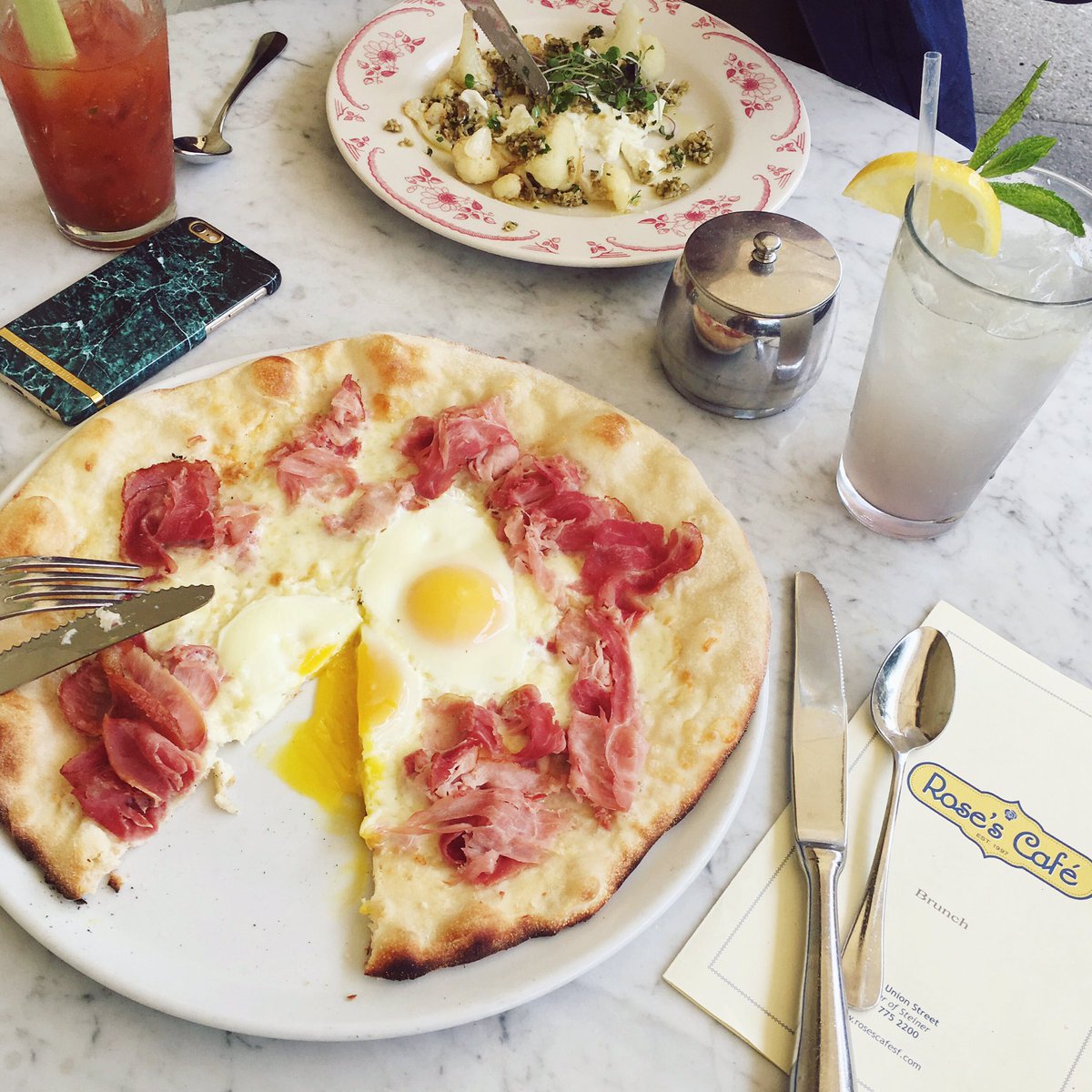 anda1000words's tweet photo. Breakfast pizza is the best invention since the cruffin ✔️🙋🏼 https://t.co/BUwx6hf9y2