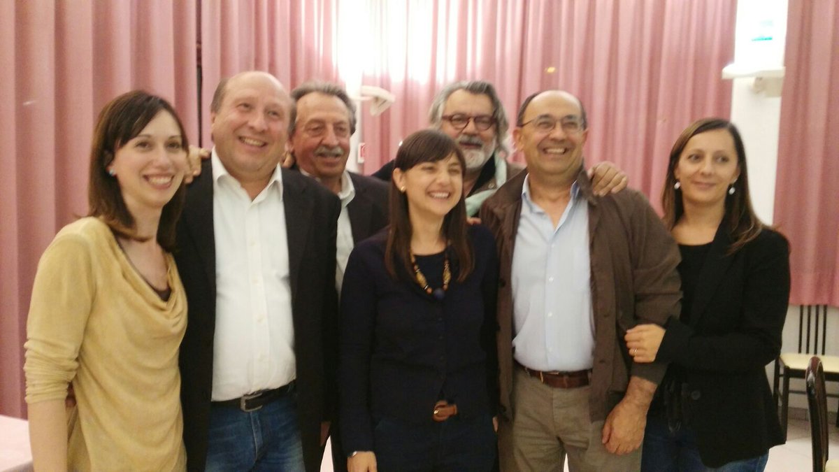 PDprovinciaMC's tweet photo. A cena con Deborah #bastaunsi  @montalboddi @interixima @AlessiaScocc @PDMarche @PD_community @pdnetwork https://t.co/X9TWea0GPf