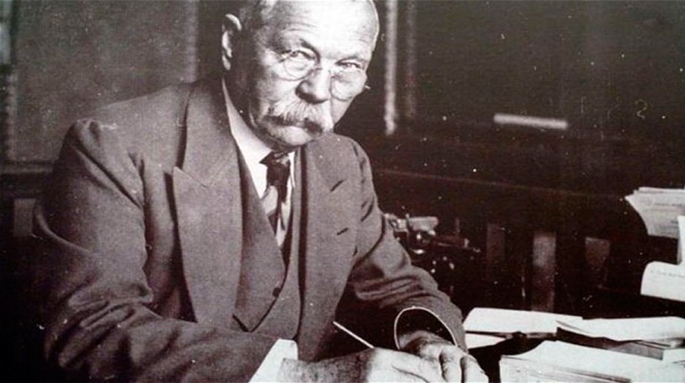 #TalDíaComoHoy de 1859 nació Arthur Conan Doyle, médico y escritor escocés, creador del detective Sherlock Holmes