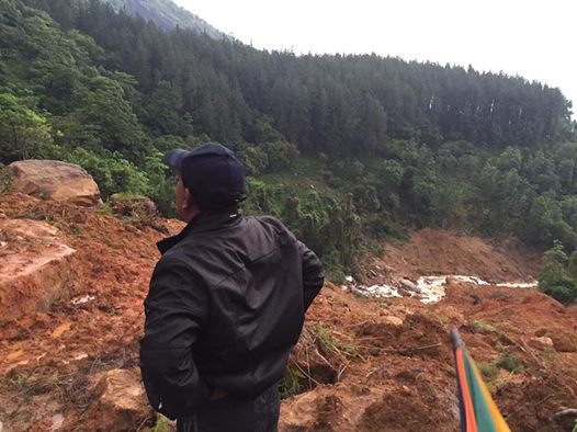 බෙරවිල ගම්මානයට පිවිසෙන මාර්ගය නාය ගොස් ඇති අයුරු.
#lka #srilanka #SriLankaFloods