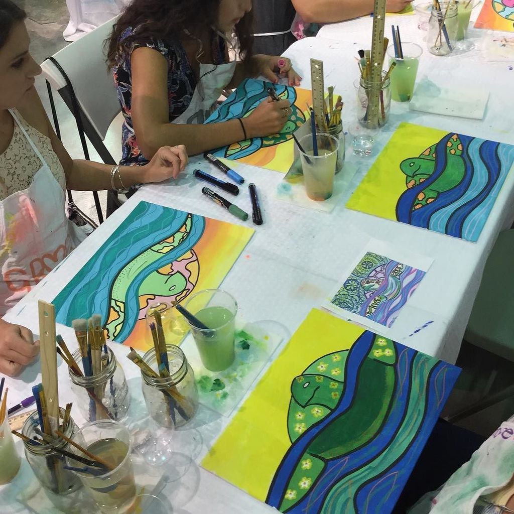 gvkailua's tweet photo. Almost pau with our #happyhonu 🐢💙🌊 #gvkailua #daniellegroff #paintparty https://t.co/2QFqSbR3tH