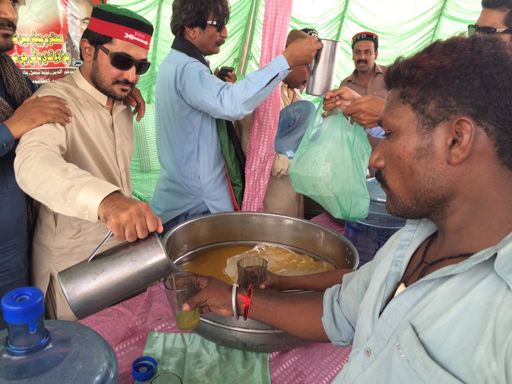 khalid_wagan's tweet photo. We @UzaibAbro  Hot weather today morning at Hyderabad #PPPcares #pppforpoor #teamppp https://t.co/oZnkwoeO1r