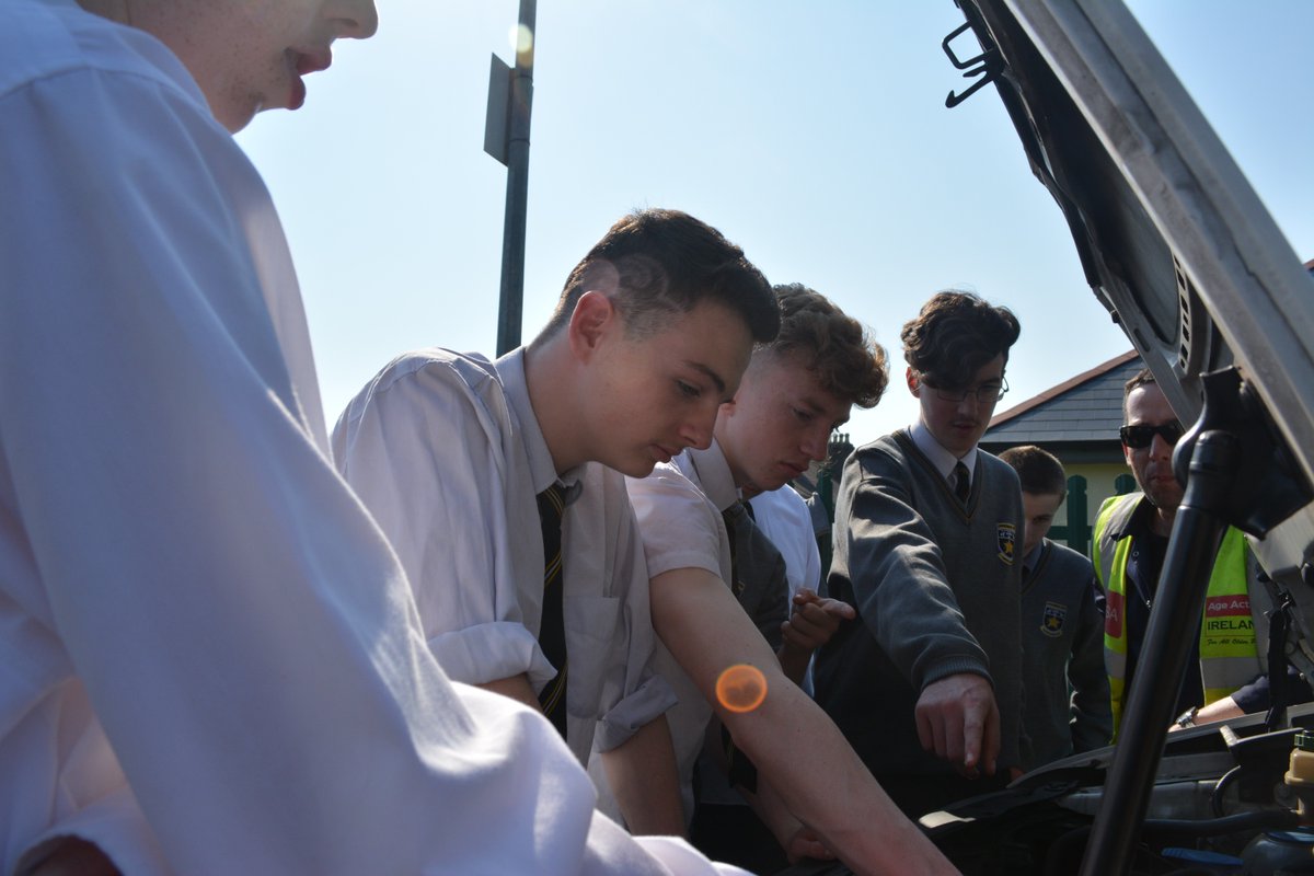 DeerparkCBS's tweet photo. TY students getting lessons in #driversed and #roadsafety @tyyearireland #irishsoe https://t.co/nTw9OfAlAY