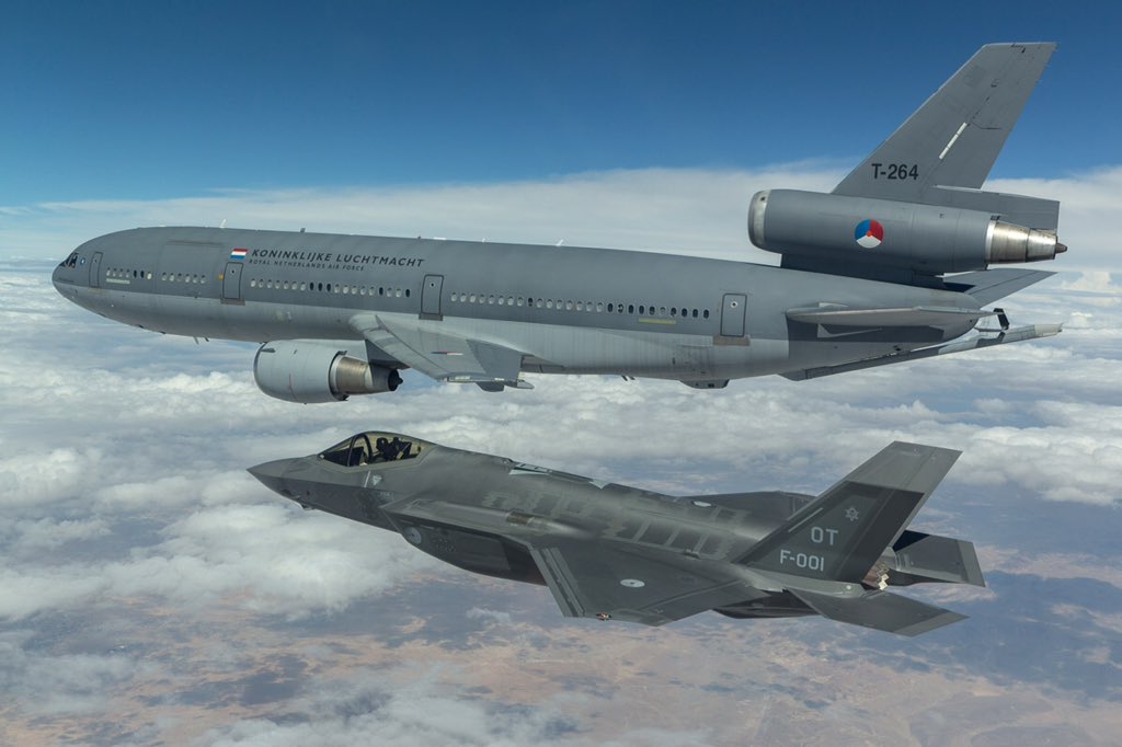 andresteur's tweet photo. #F35 en #F16, toen en nu. Lees ook https://t.co/3J5d3RsghR https://t.co/pgqOJEQylN
