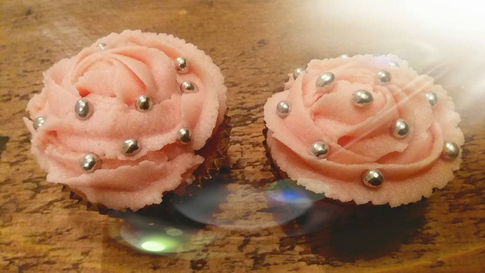 #champagne #pink  #champagnecupcakes #cupcakes #fancy