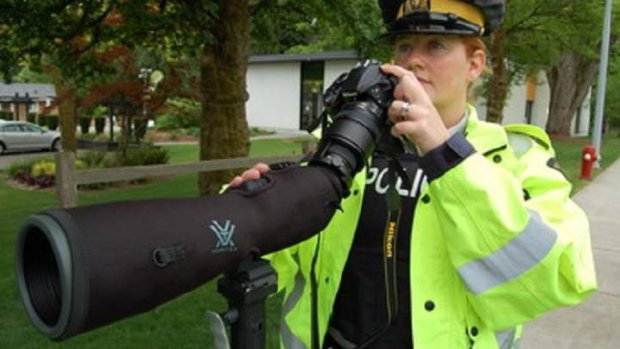 CBCNews's tweet photo. RCMP armed with super scopes to nab distracted drivers from 1.2 kilometres away https://t.co/LUDyO2hskT https://t.co/O1KV7fBV17