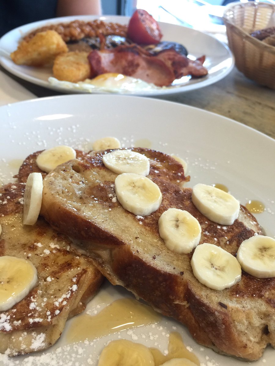 CheeseShopN10's tweet photo. Proper Sunday morning breakfast from @FeastMuswellHil French toast &amp; a huge fry up from him! #breakfast #muswellhill https://t.co/9pzO1NuZDD