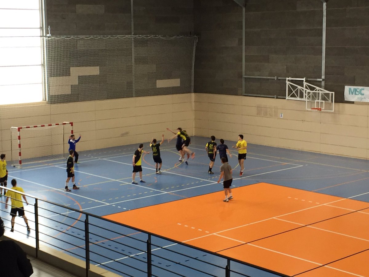 MartorellEsport's tweet photo. #handbol #3CATPref Salutacions des de Sant Cugat on els explicarem el duel @CHValldoreix - @ch_martorell A https://t.co/Rmx2wuQoKi