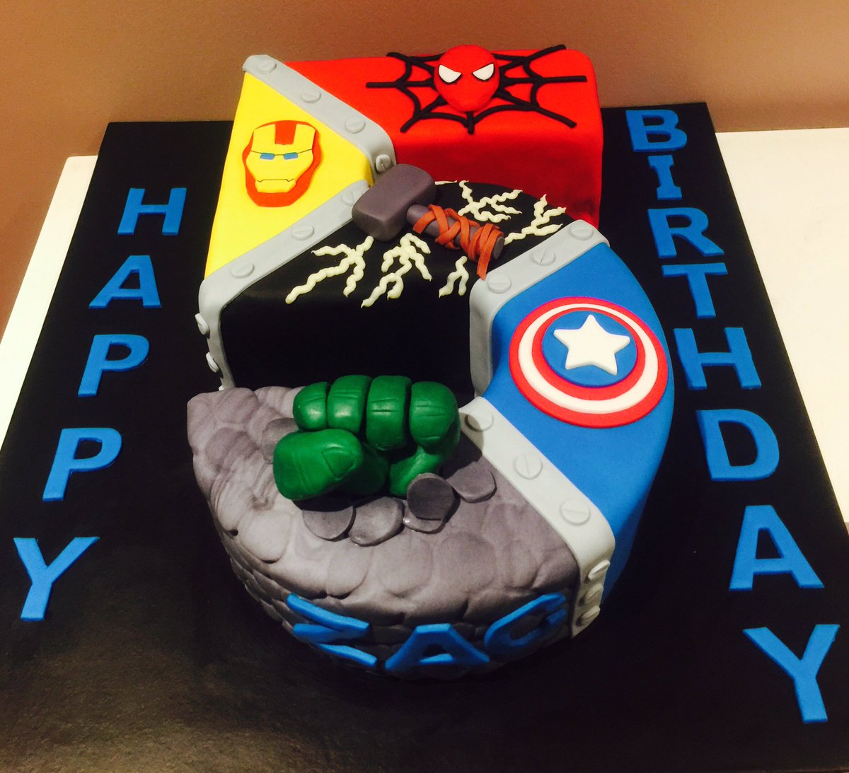 Emilyscakemill1's tweet photo. I love a good #superhero #cake #power #fondant https://t.co/Eum7OttwLo