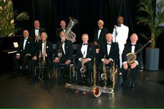 Kom vanmiddag genieten van Euphonia Novelty Orchestra, 10 man sterk en wat een geluid. Aanvang 15 uur #Vorden #jazz