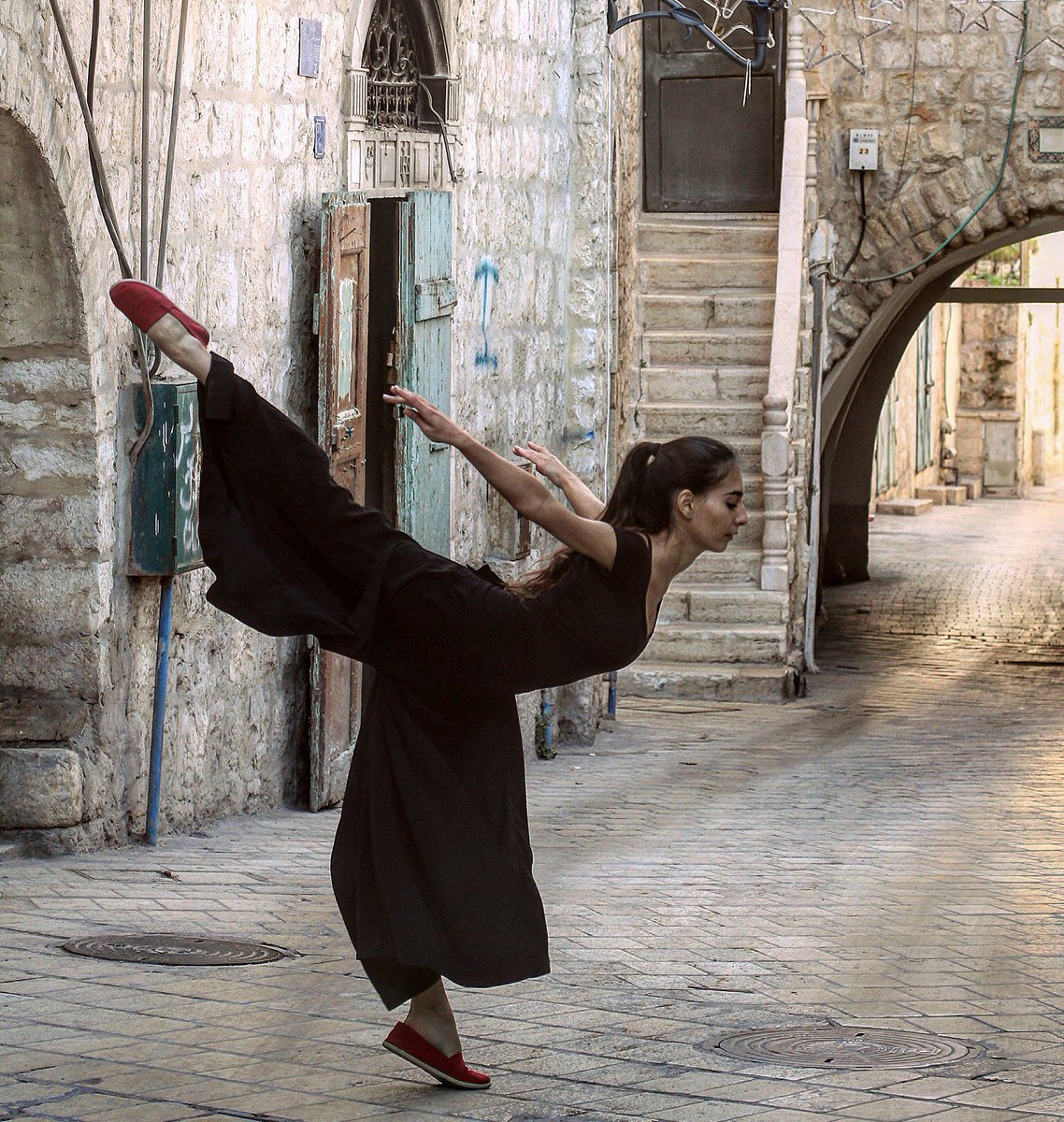 DanceNcca's tweet photo. Natalie #MISKDanceCo performing with #ALIAS #dance company from #Switzerland. #SidewaysRain #ACDF2016 #Amman #Jordan https://t.co/q9yge4sbSX