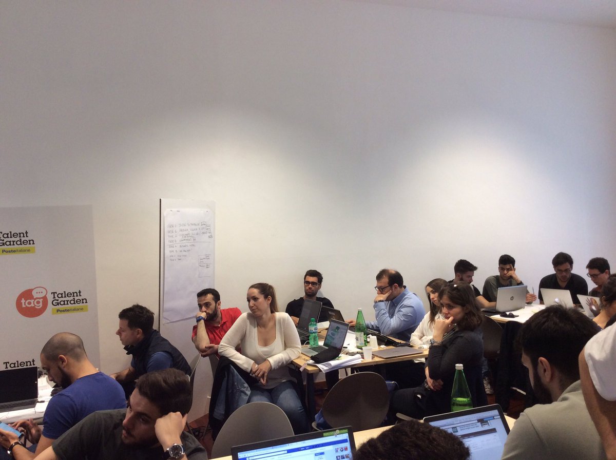 StartupRoma's tweet photo. how to pitch: tutti attenti quando parla @robertomacina!
#swroma16 #fattoreq #pitch https://t.co/p26SyIcXeh