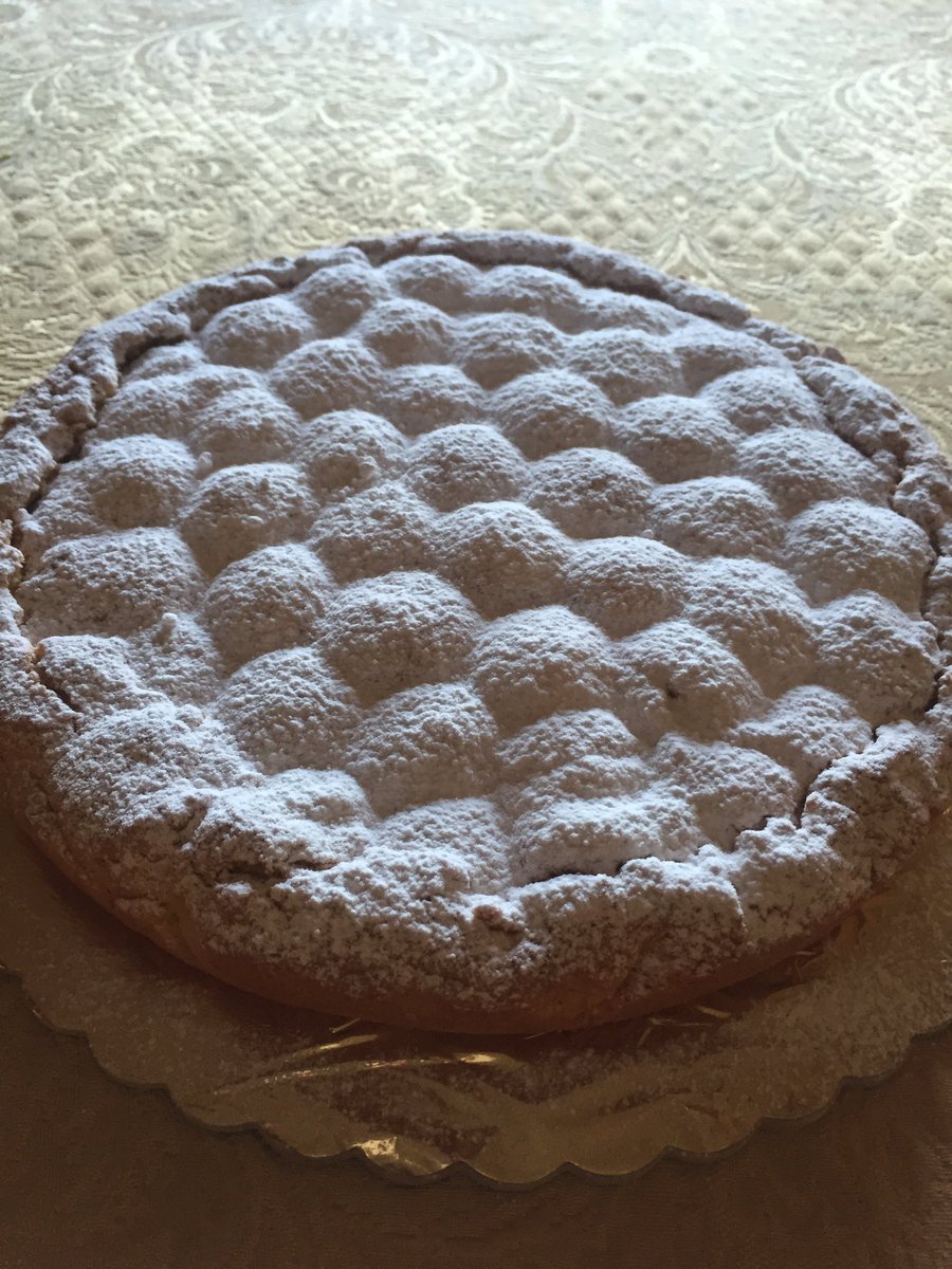 BiascoSilvia's tweet photo. #Buongiorno #dolce #crostata #noprovacostume 🐷 https://t.co/fyFmkWuTnR