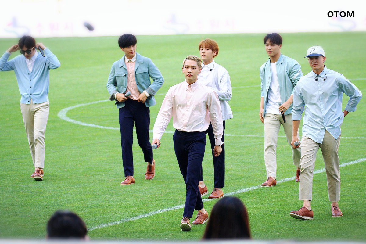 OTom_U's tweet photo. [Preview]160522 JS Cup 폐막식 축하무대 #BTOB #비투비 
런웨이가 따로 없쟝 ㅠㅡㅠ https://t.co/0U6wjYu0SW