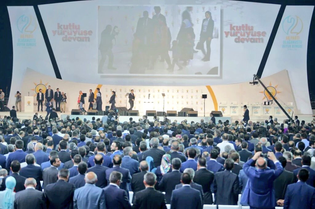 #BüyükKongreKutluYürüyüş 
Rabbim yolculuğumuzu hayırlı eylesn, millete,ümmete hizmetten biran bizleri geri bırakmasn